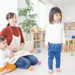 放課後等デイサービスの先生とこども