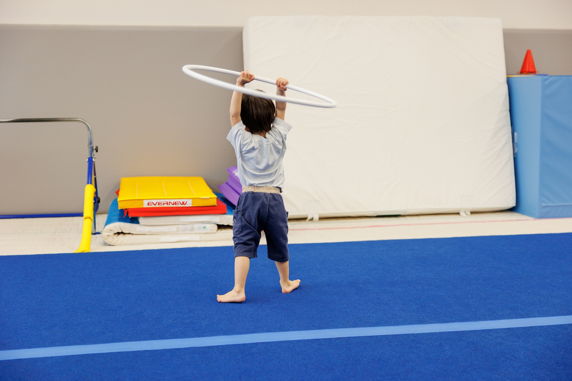 運動するこども